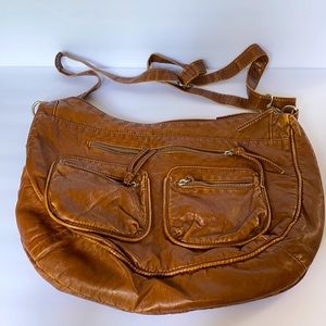 Lightly used cross-body Mudd bag!